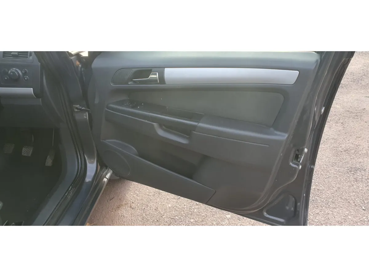 Vauxhall Zafira 1.6 VVT EXCLUSIVE 113BHP 5DR - Image 2