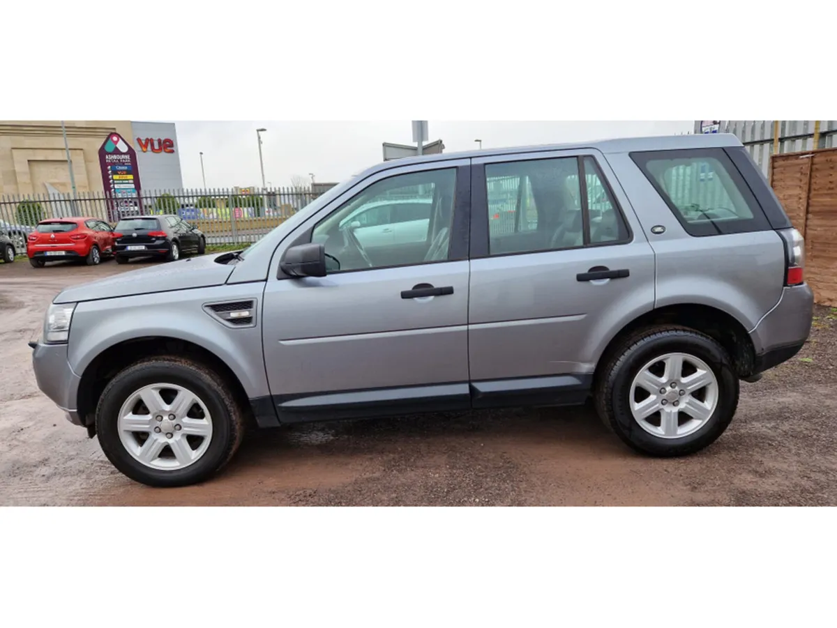 Land Rover Freelander 2.2 4WD TD4 S - L 5DR - Image 4