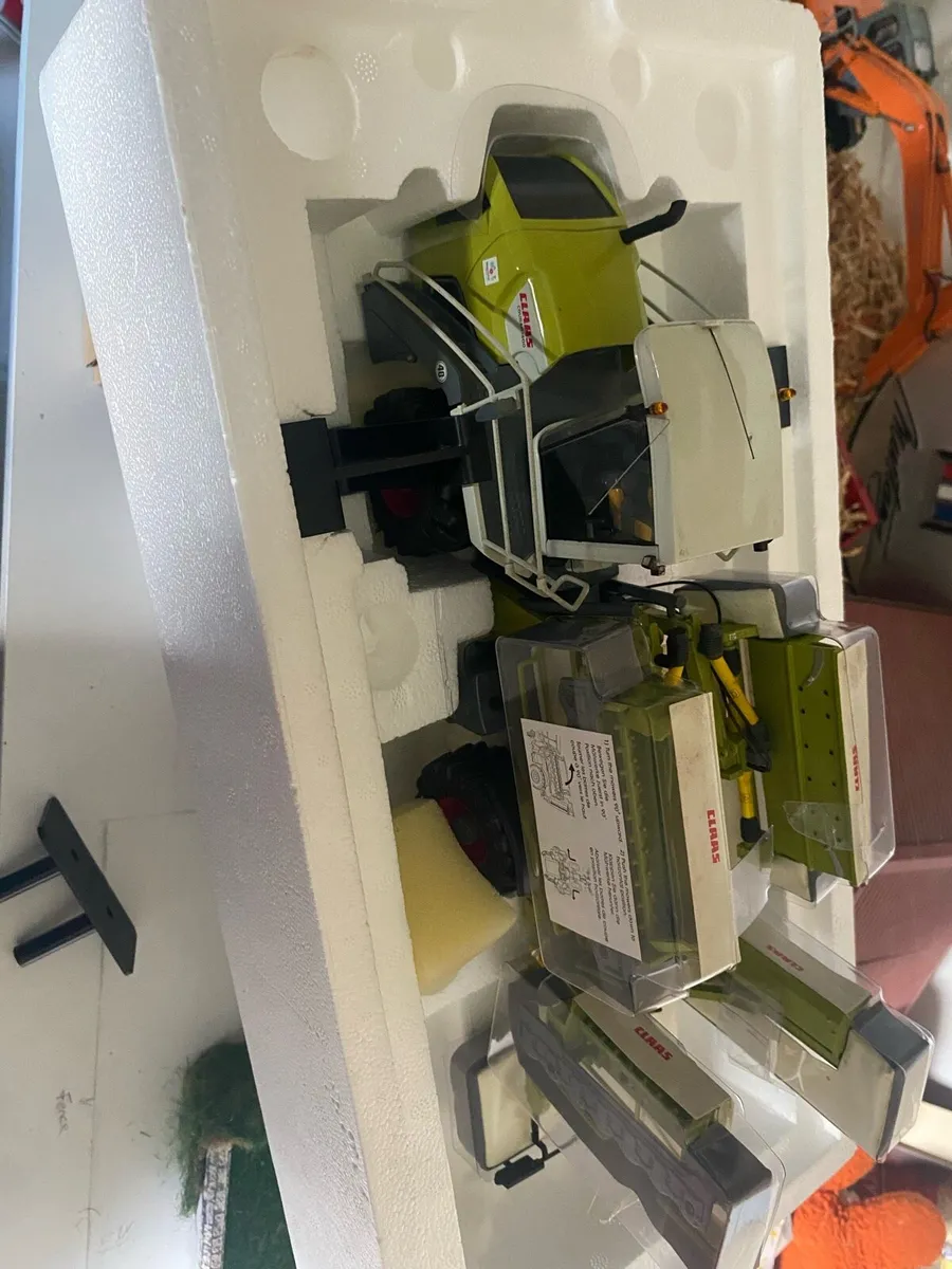 Claas cougar universal hobbies 1:32 - Image 2