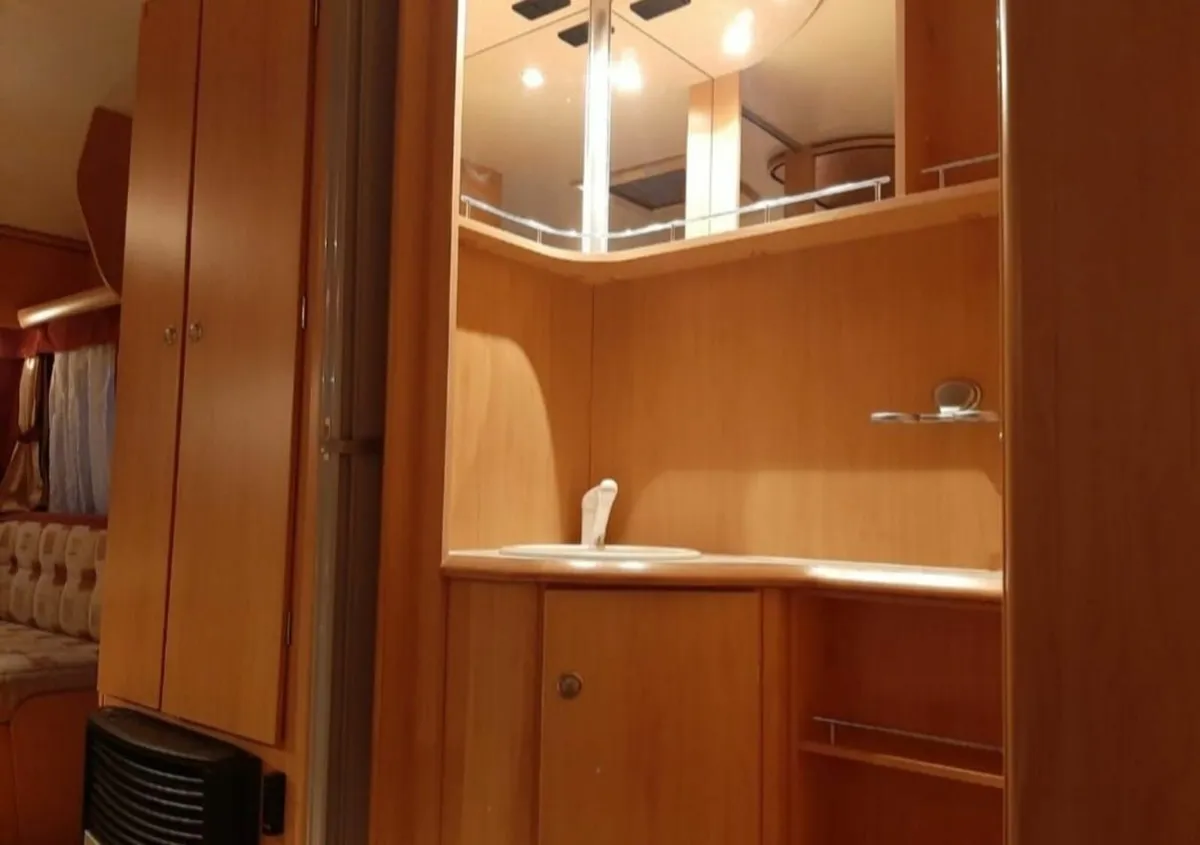 Caravan - Image 2