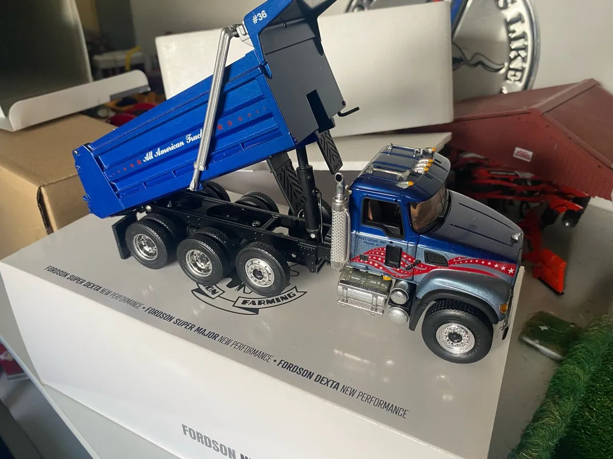 Mack truck 1/34 scale - Image 2