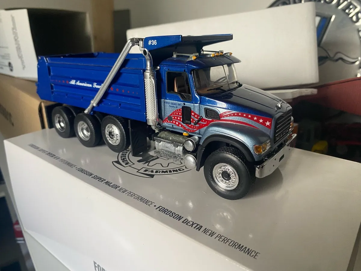 Mack truck 1/34 scale - Image 3