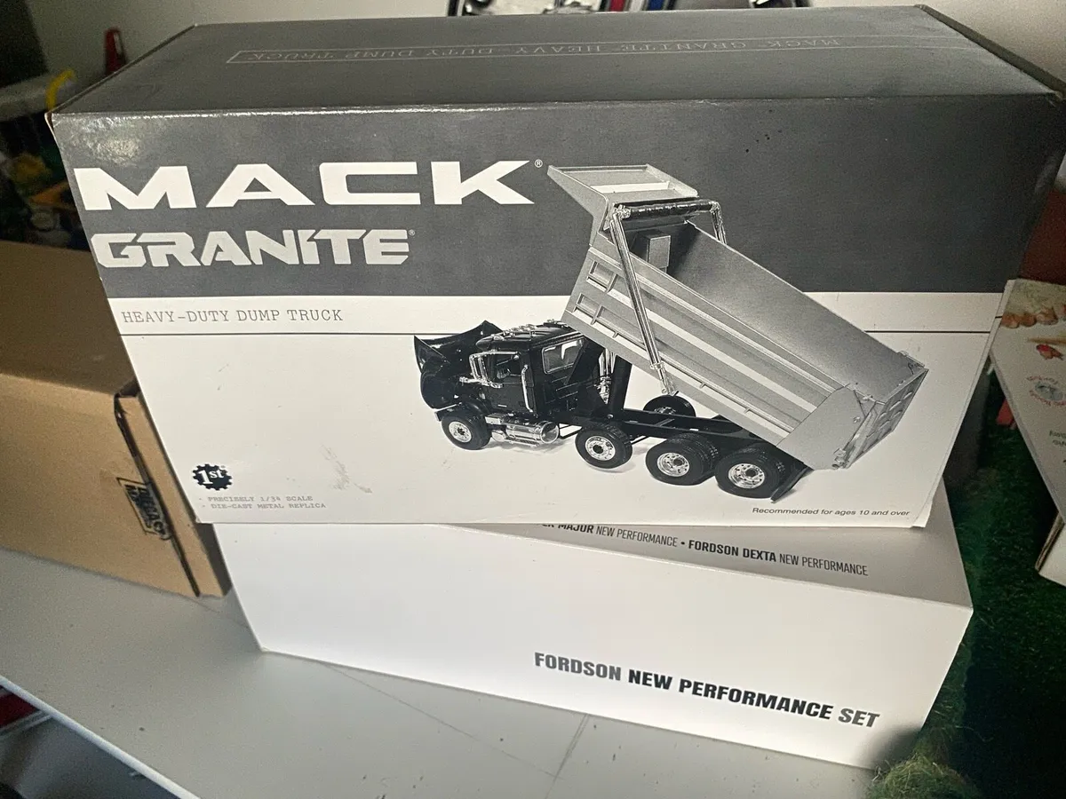 Mack truck 1/34 scale - Image 4