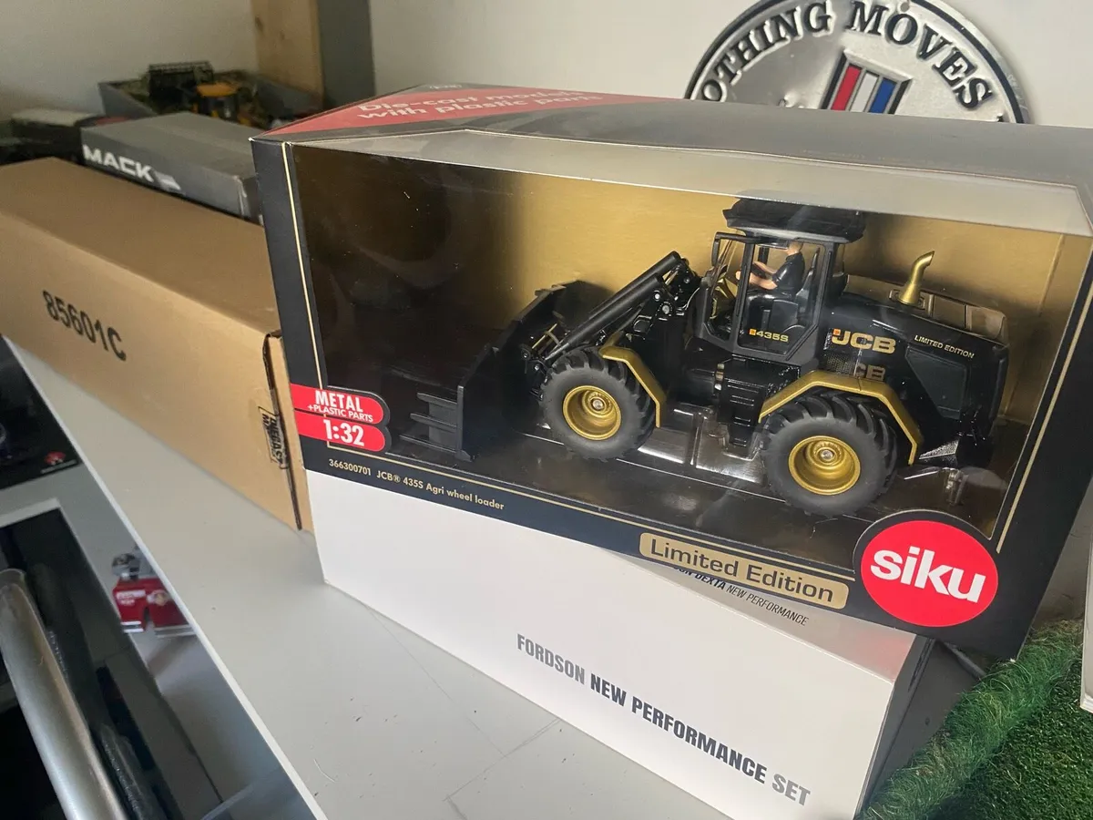 Siku jcb loading shovel 1:32 - Image 1