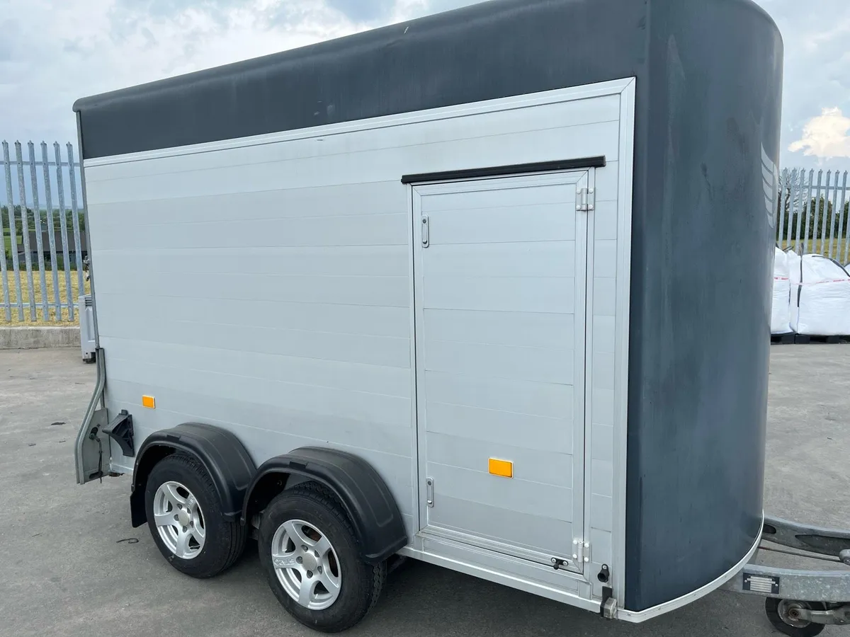 Debon Trailer - Image 1