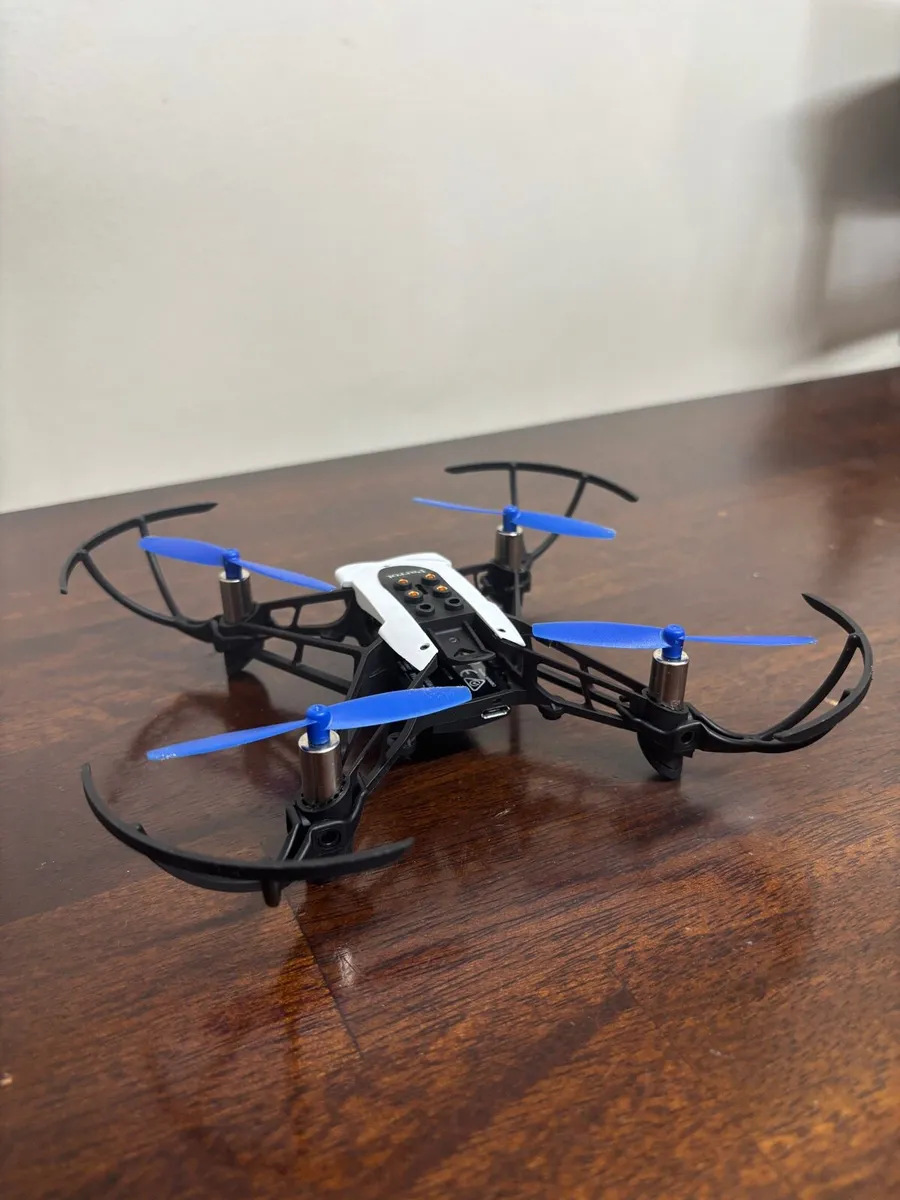 Parrot Mambo drone with accessories - Image 4