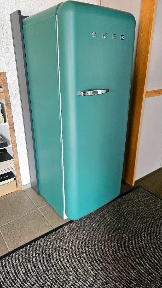 New Smeg FAB28RDEG5 Retro Fridge Emerald Green - Image 1