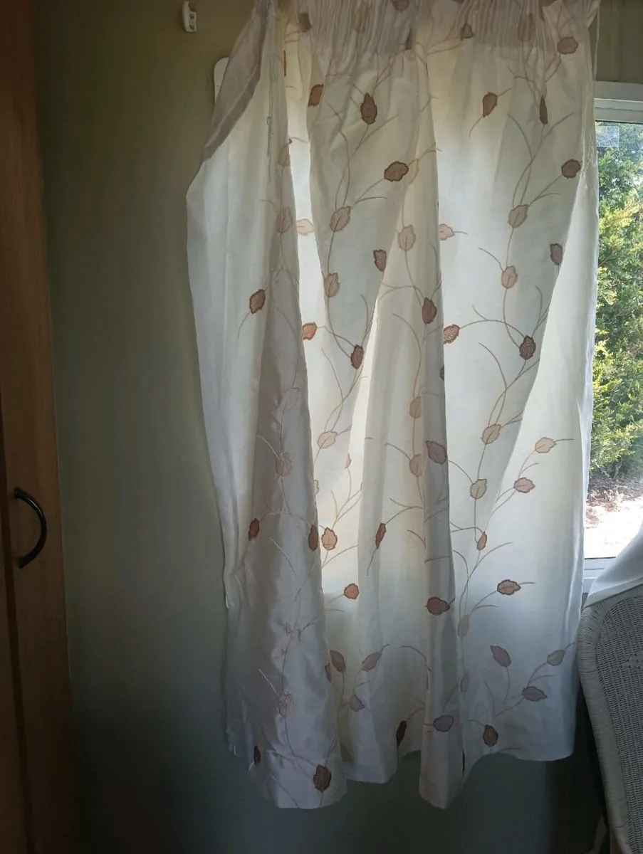 Curtains 72 w by 54 drop ,2 sets like new. - Image 4