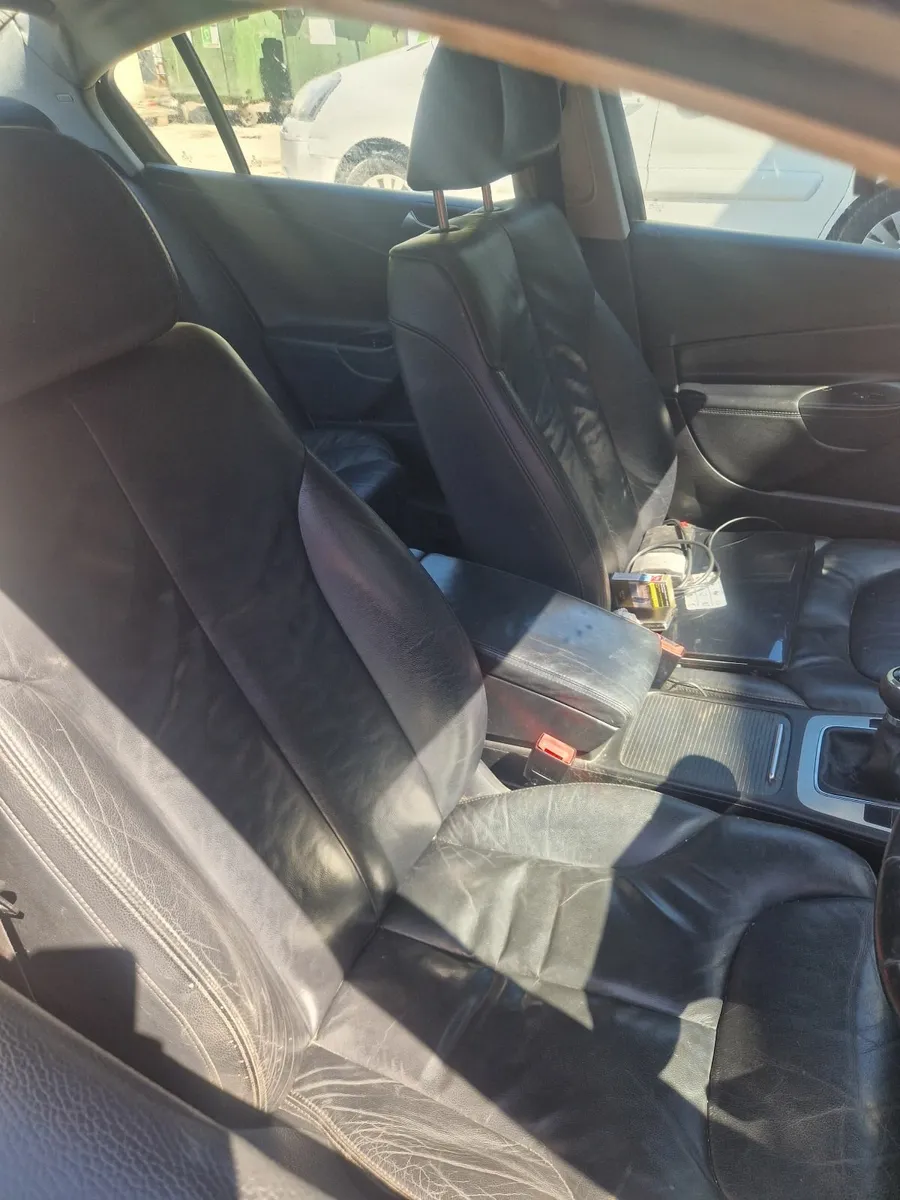 Volkswagen Passat 2009 - Image 3