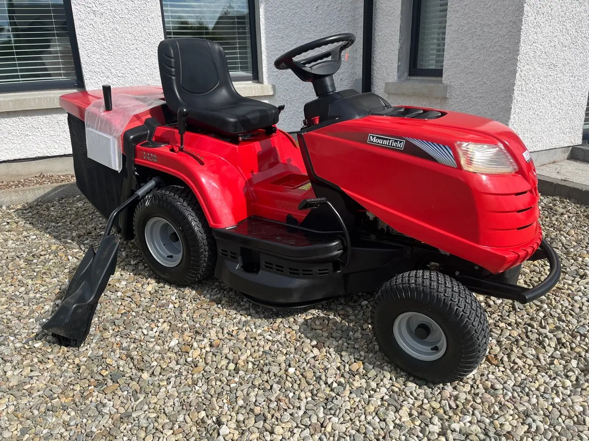 Mountfield 15hp ride on lawnmower - Image 1