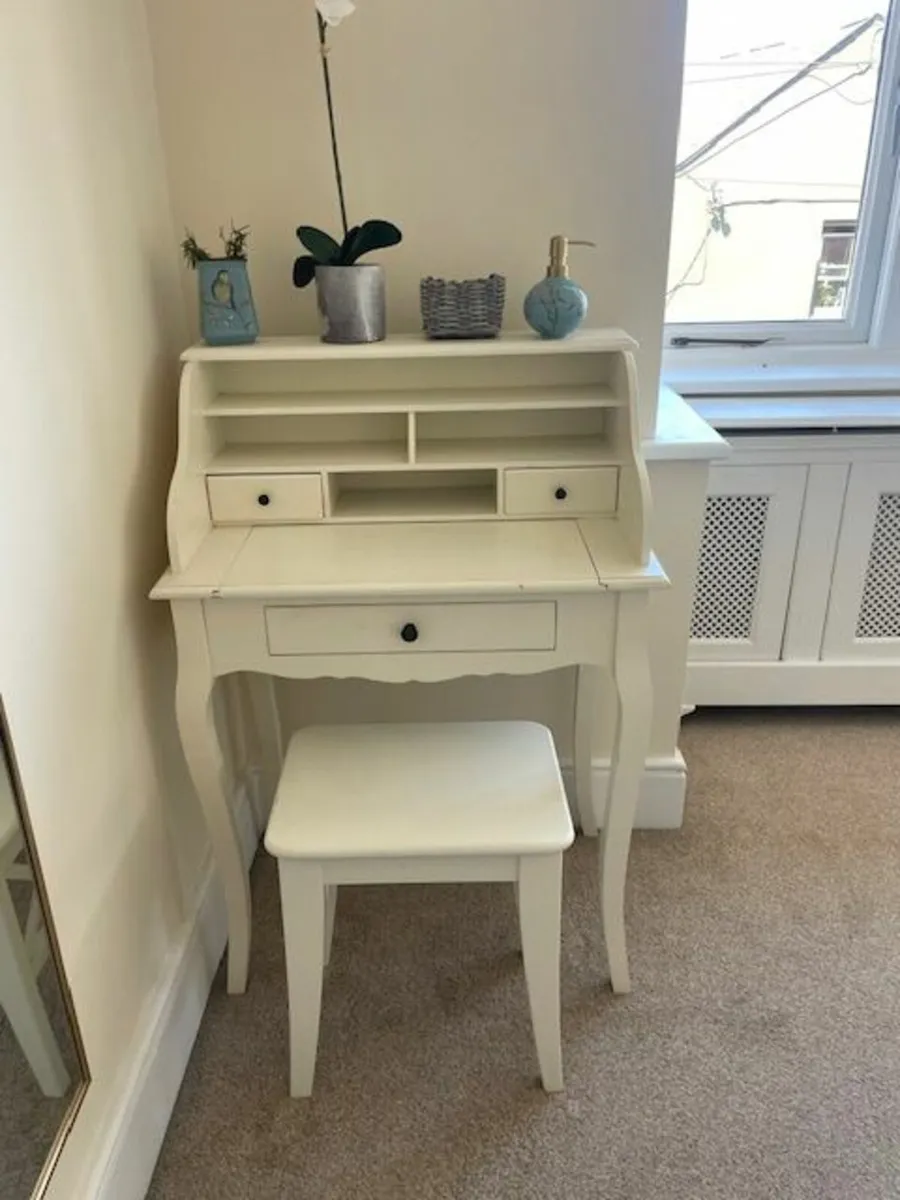 Charming Desk for Living Room/ Bedroom