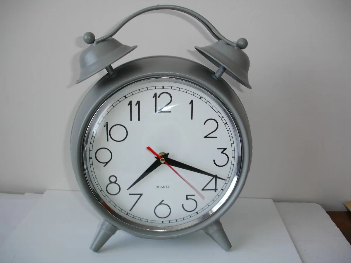 Large Standing  Metal Quartz  Clock New - Image 1