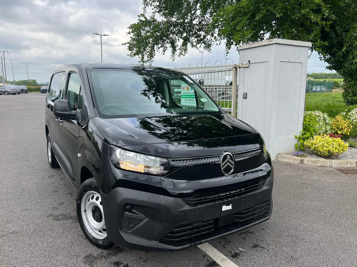 Citroen Berlingo LWB 2025 - Image 1