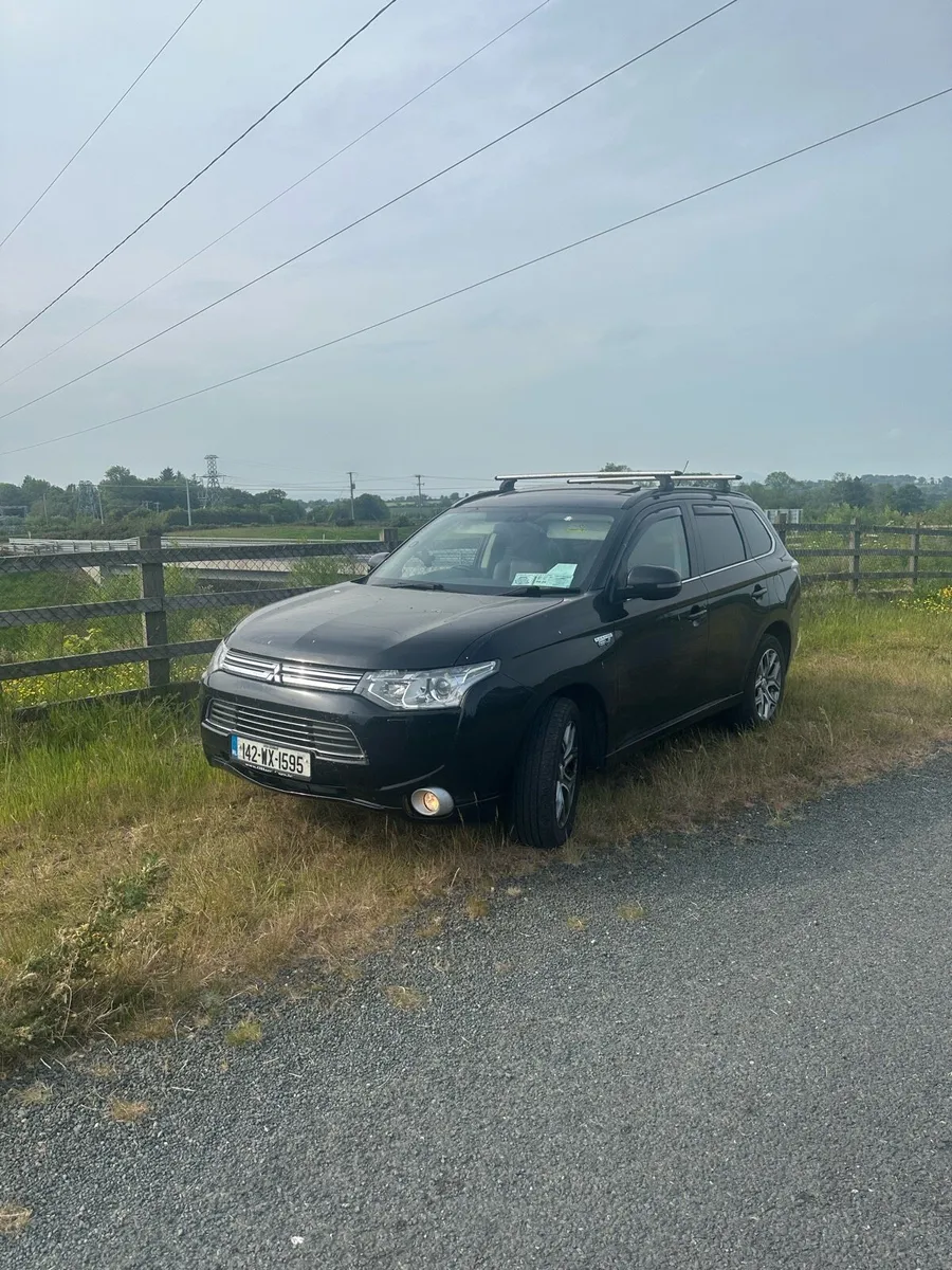 Mitsubishi outlander hybrid phev - Image 1