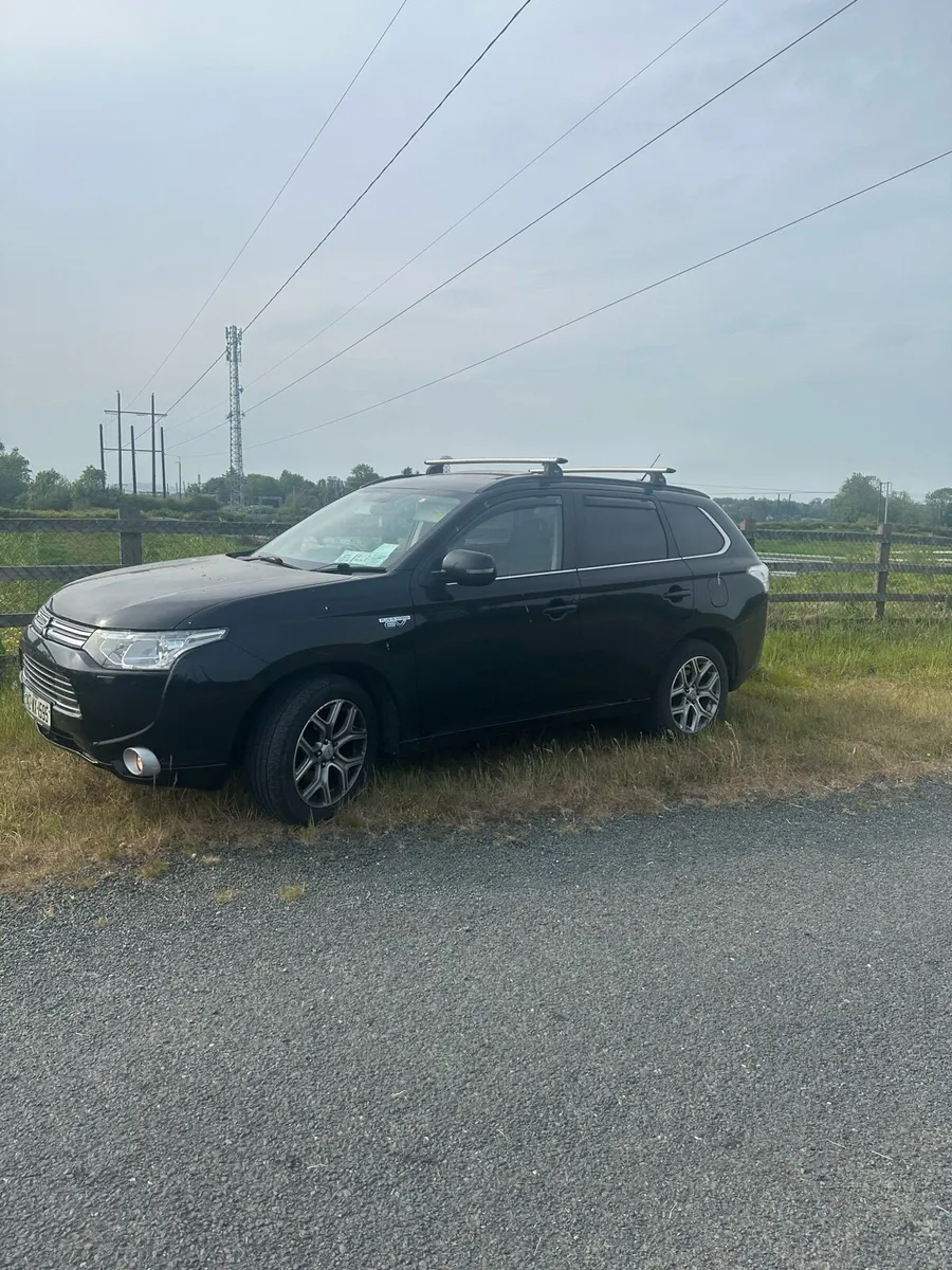 Mitsubishi outlander hybrid phev - Image 2