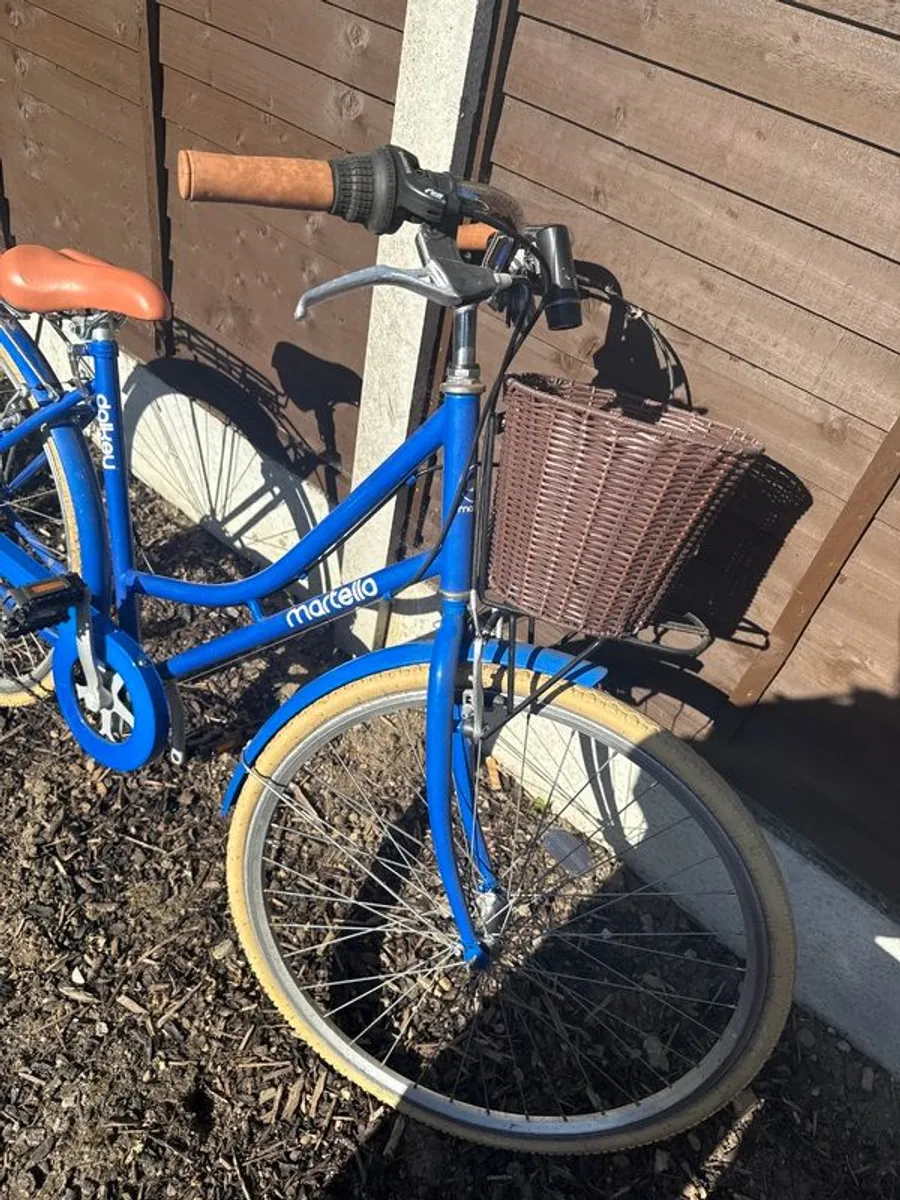 Royal Blue Ladies Martello Dalkey Bike 17 inch frame with basket - Image 2