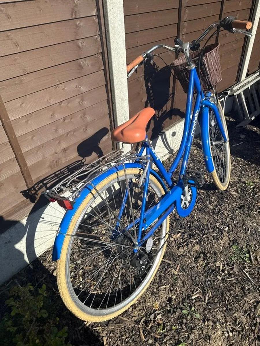 Royal Blue Ladies Martello Dalkey Bike 17 inch frame with basket - Image 3