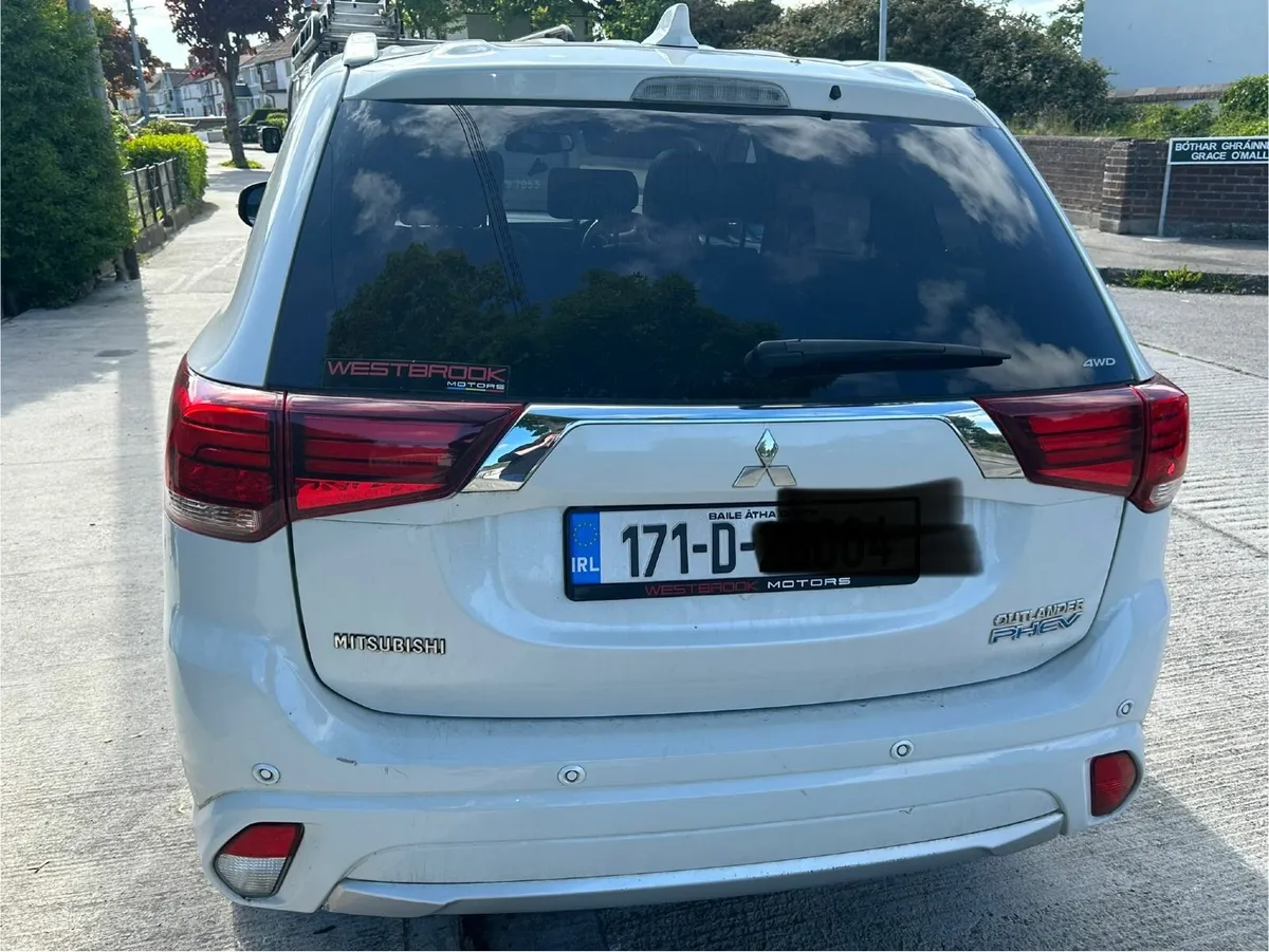 Mitsubishi Outlander 2017 - Image 1