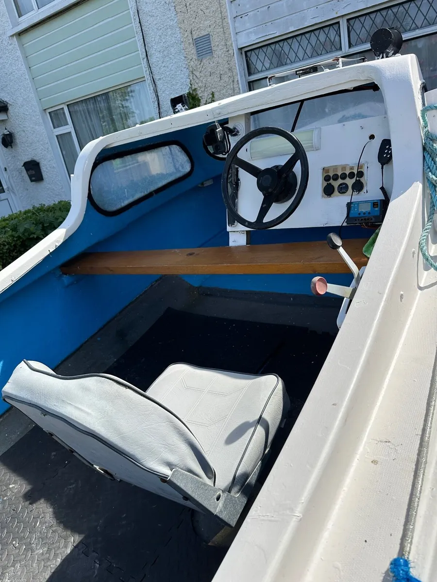 15ft boat and trailer - Image 1