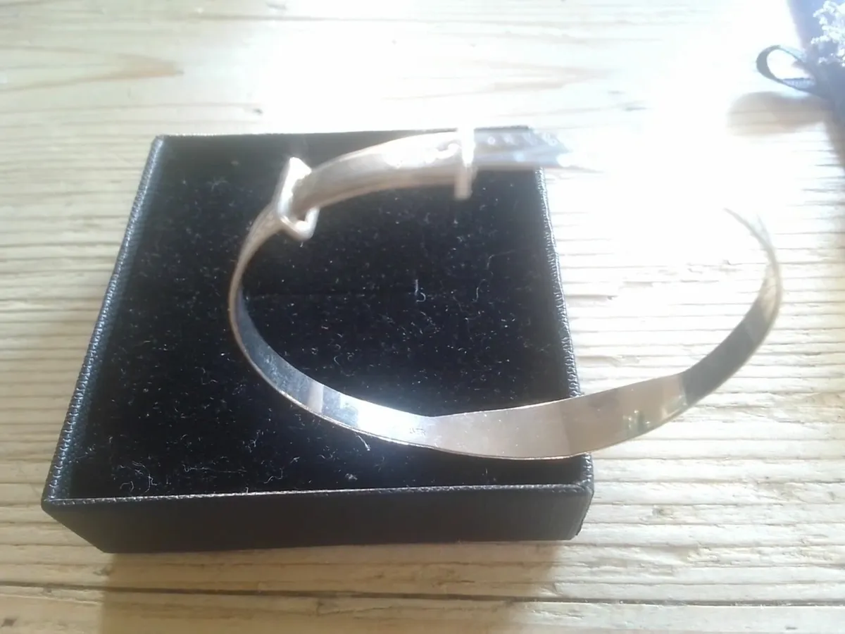 VINTAGE STERLING SILVER 70'S INFANT SIZE BANGLE - Image 4