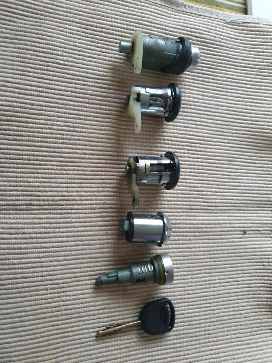 Ford Granada  mk 11  key/barell set - Image 1