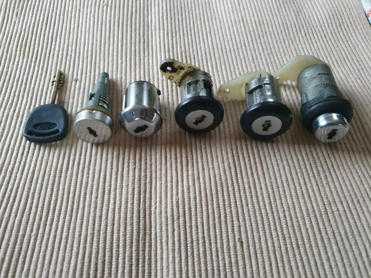 Ford Granada  mk 11  key/barell set - Image 2