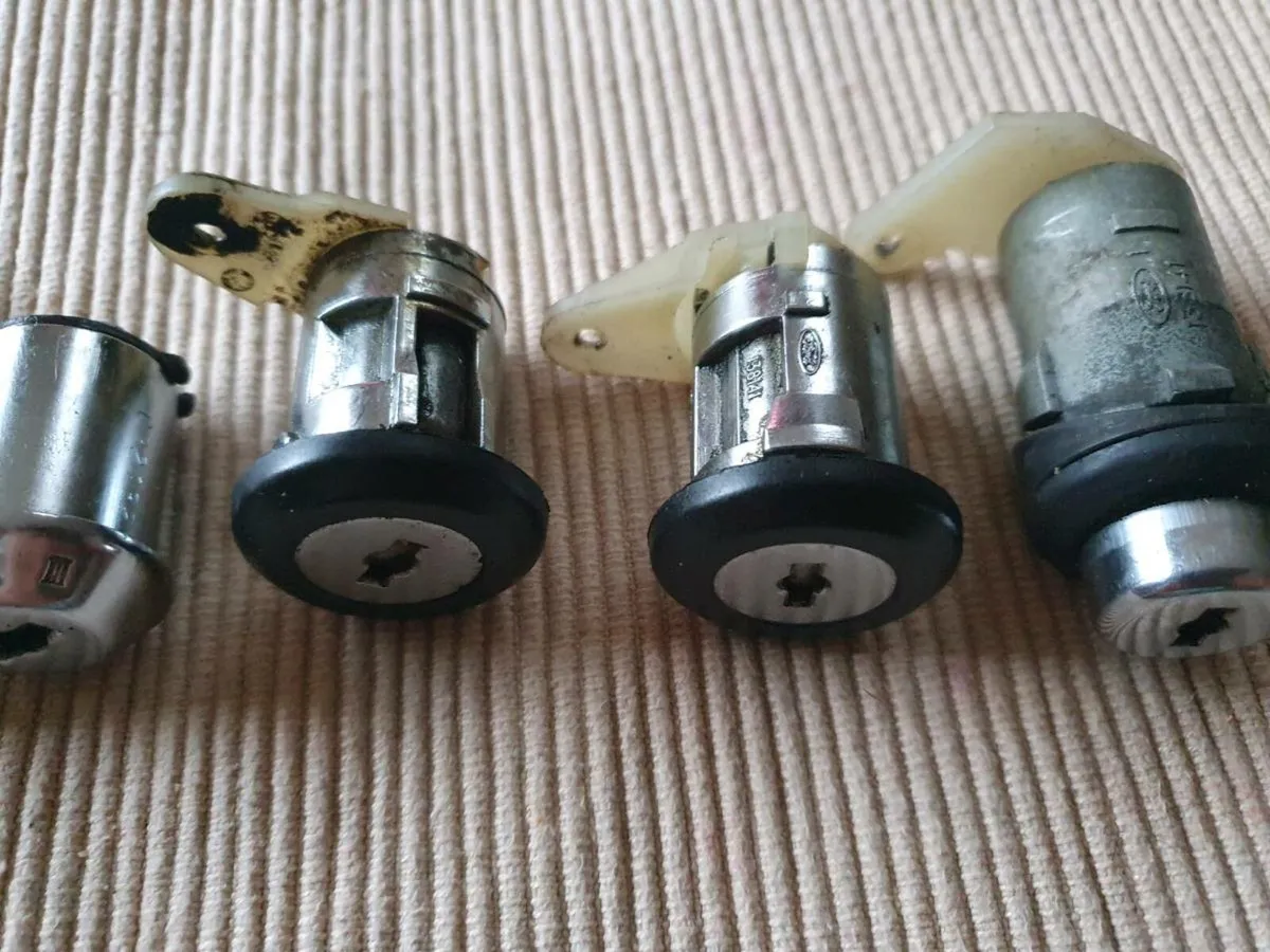 Ford Granada  mk 11  key/barell set - Image 4