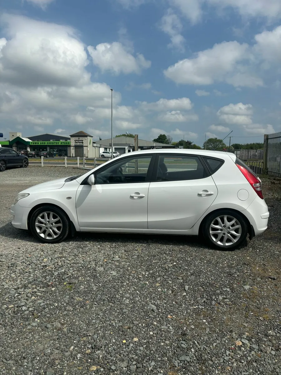 08  HYUNDAI i30 Diesel - Image 3