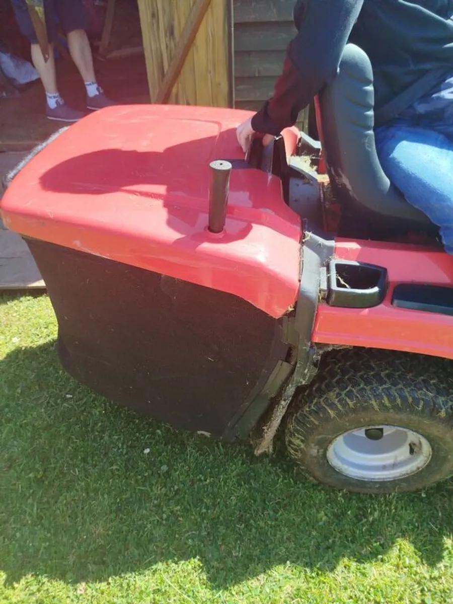 Castle garden tractor lawnmower - Image 1