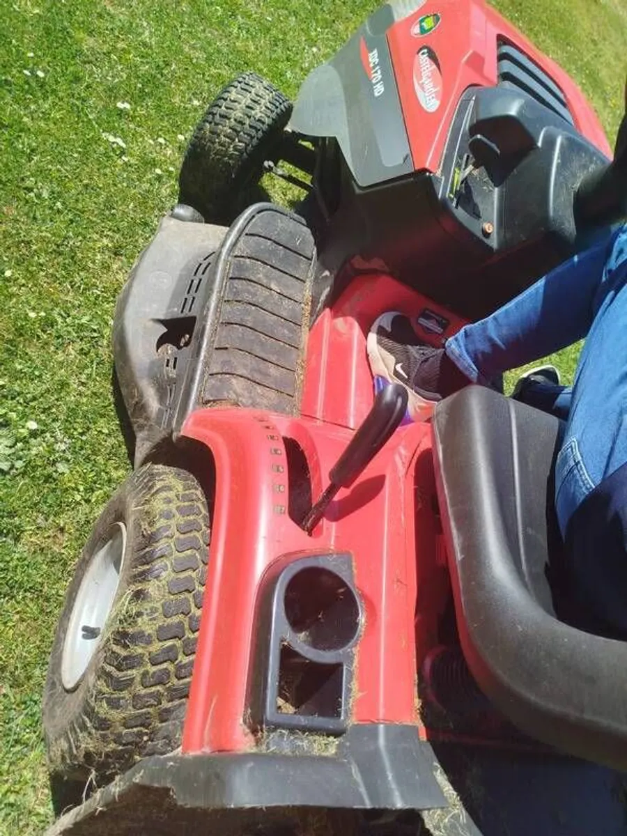 Castle garden tractor lawnmower - Image 2