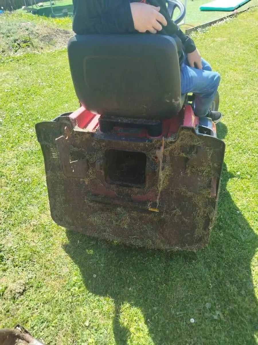 Castle garden tractor lawnmower - Image 3