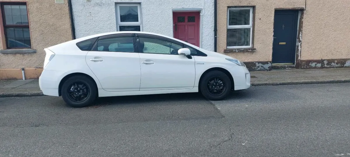 Toyota prius - Image 2