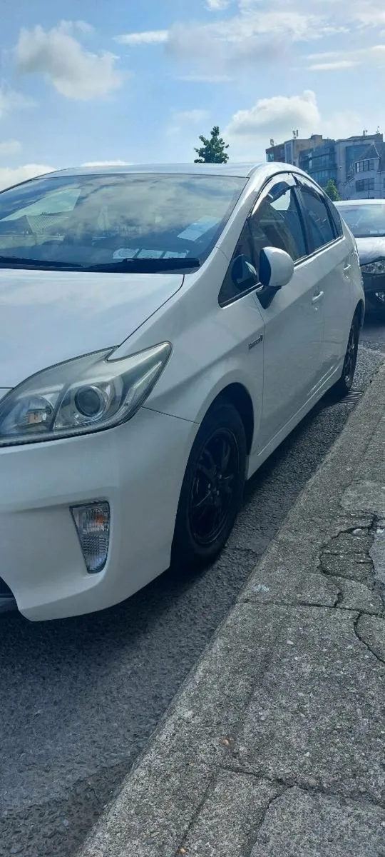 Toyota prius - Image 4