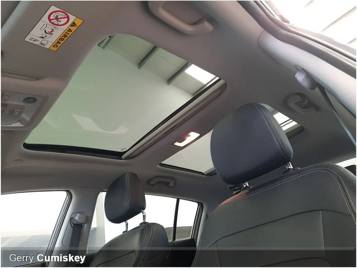 Kia Sportage LX Sunroof Half Leather Low Mileage - Image 2
