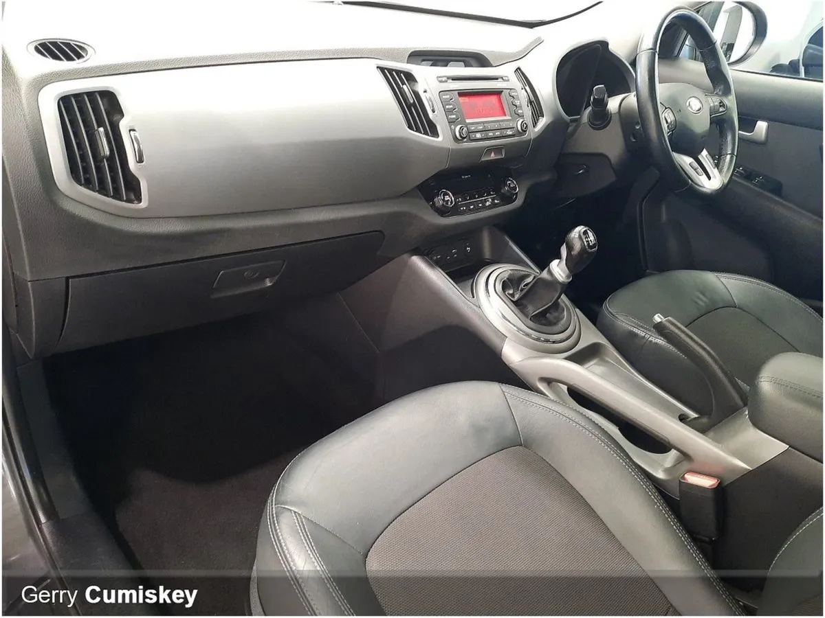 Kia Sportage LX Sunroof Half Leather Low Mileage - Image 4