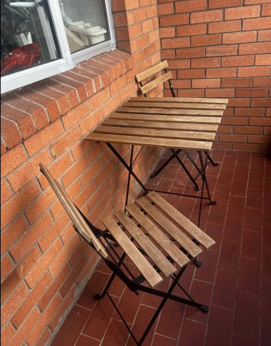 Outdoor table and chairs - Image 2