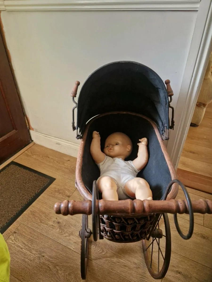 Old style pram - Image 2
