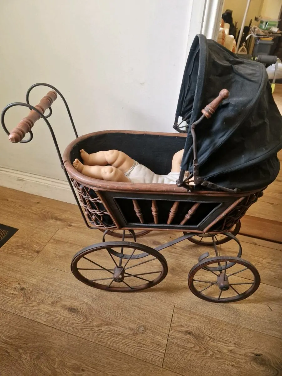 Old style pram - Image 3