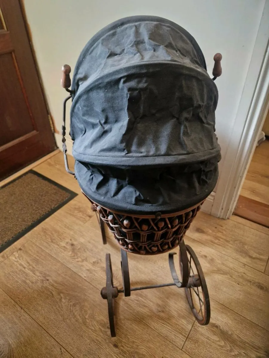 Old style pram - Image 4