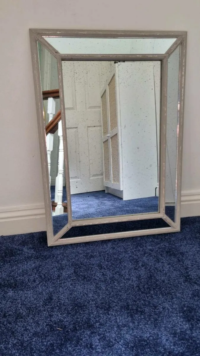 Antique-style Mirror - Image 2