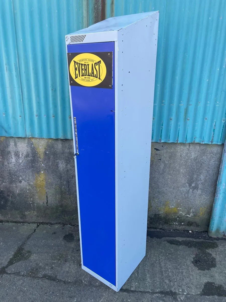 Steel locker with key 6 foot excellent condition - Image 1