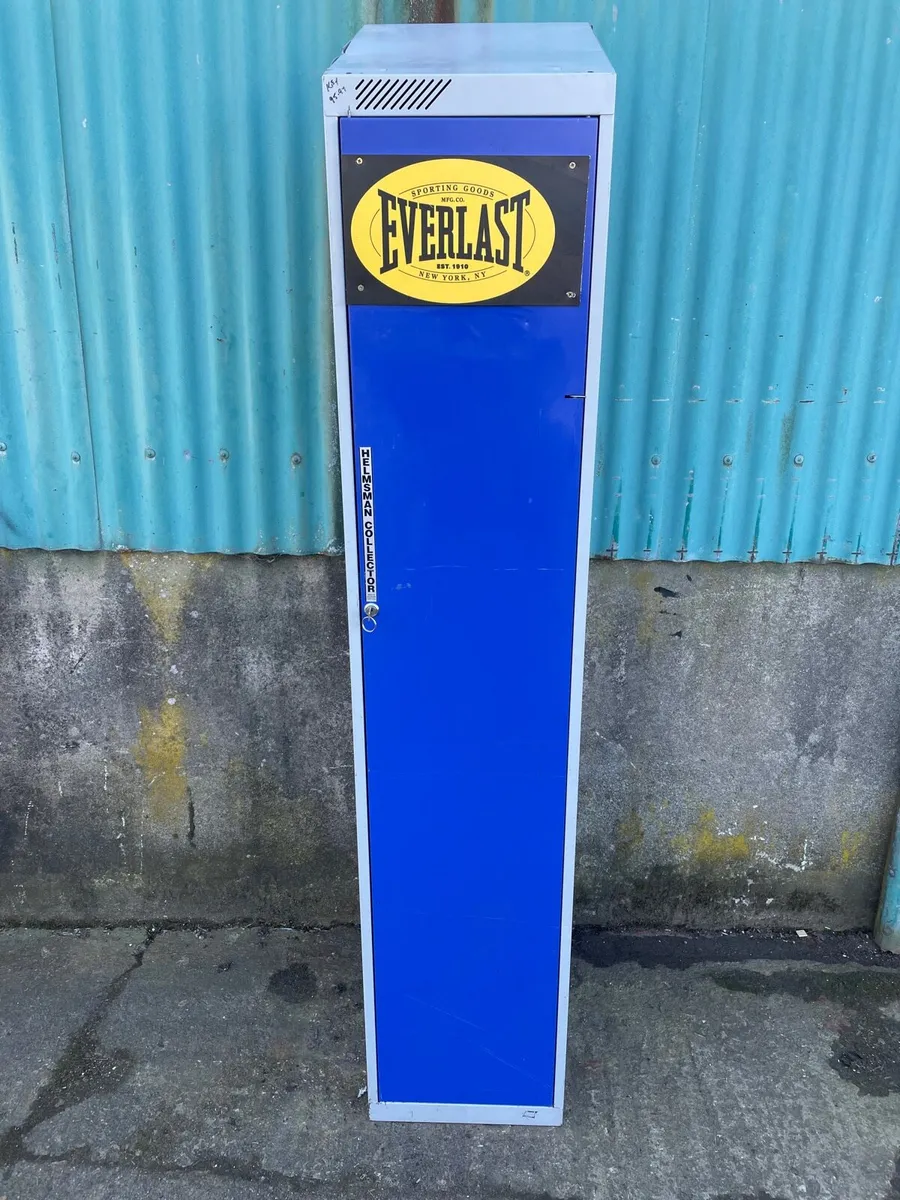 Steel locker with key 6 foot excellent condition - Image 2