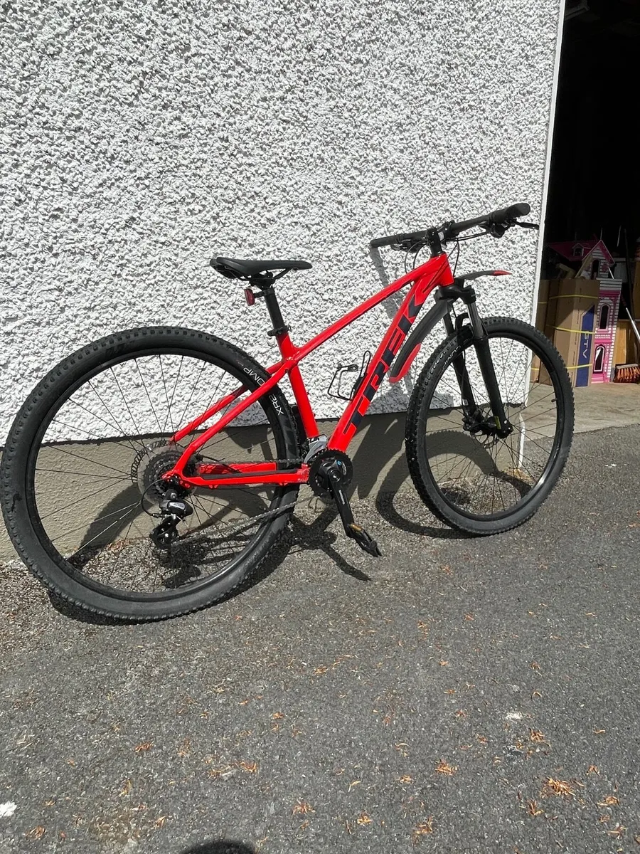 2021 marlin 6 trek Mountain bike - Image 1