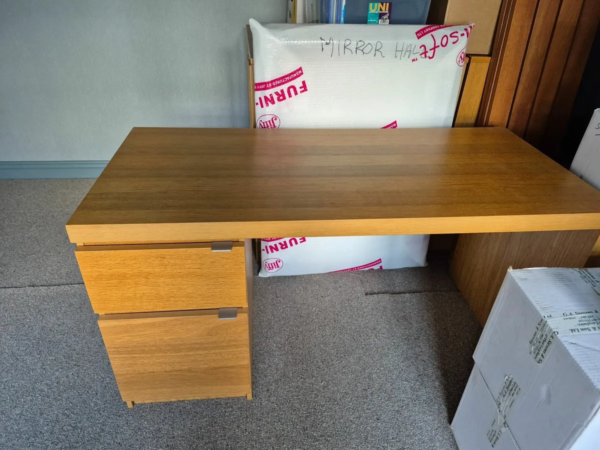 Desk and 4 Cabinets FOC - Image 1
