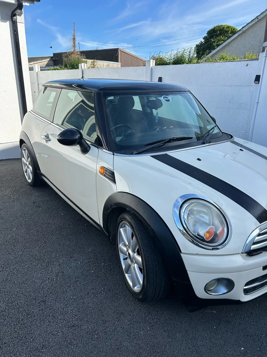 Mini Cooper 2010 - Image 2