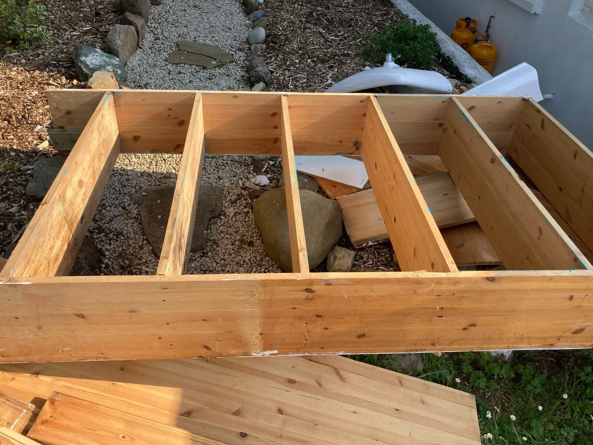 Free timber/ shelving - Image 1