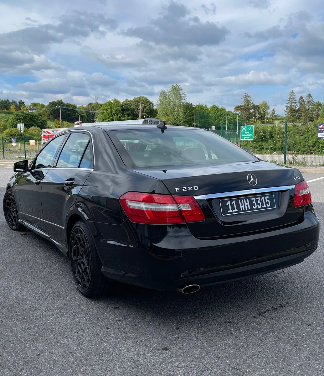 Mercedes e220 CDI Amg blue efficiency automatic - Image 4