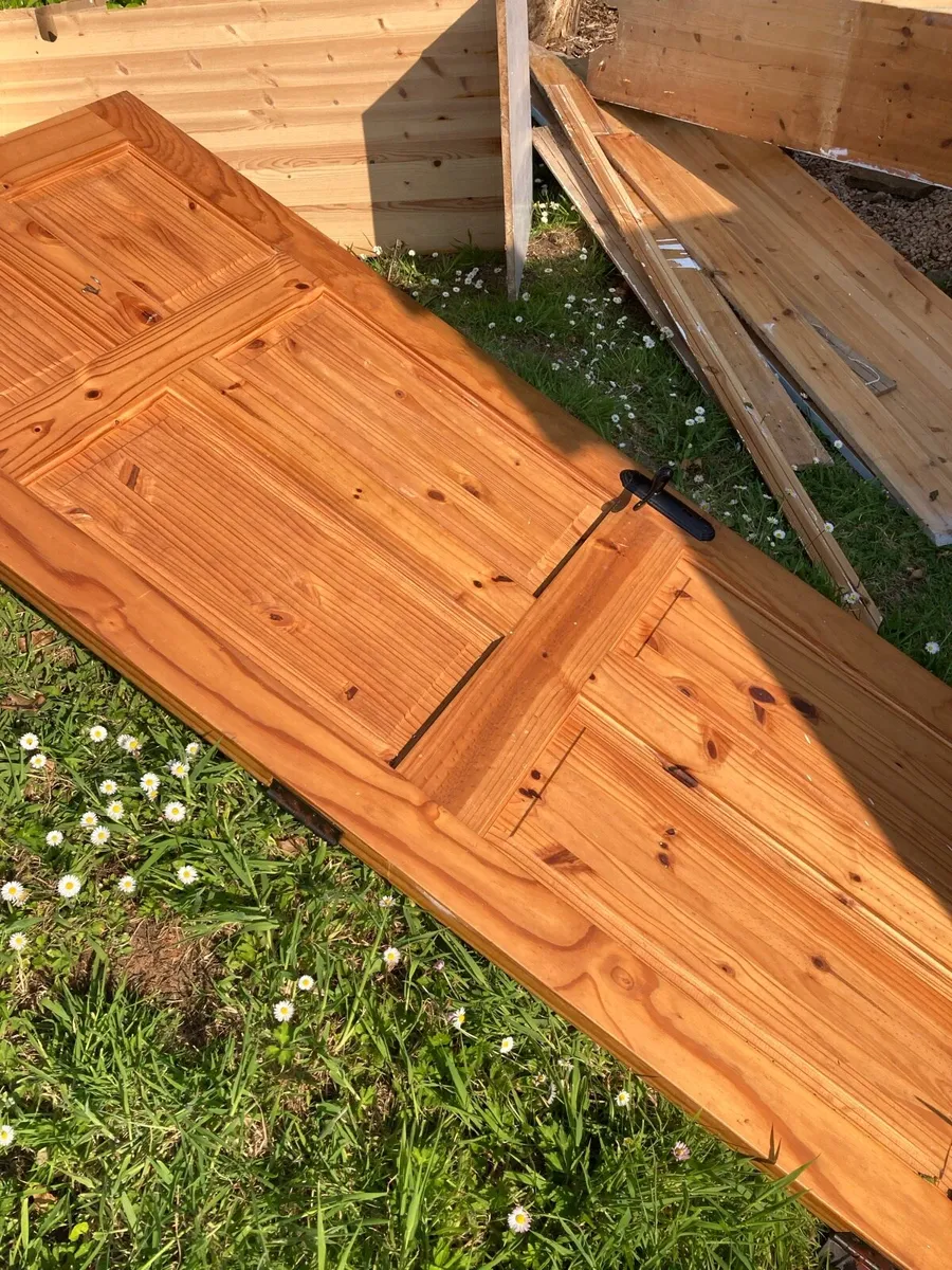 Free timber/ shelving - Image 2