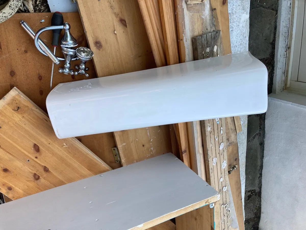 Free toilet and sink - Image 2