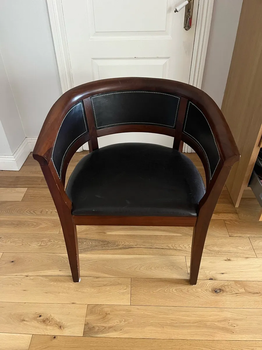 Wooden barrel-back tub chair - Image 1